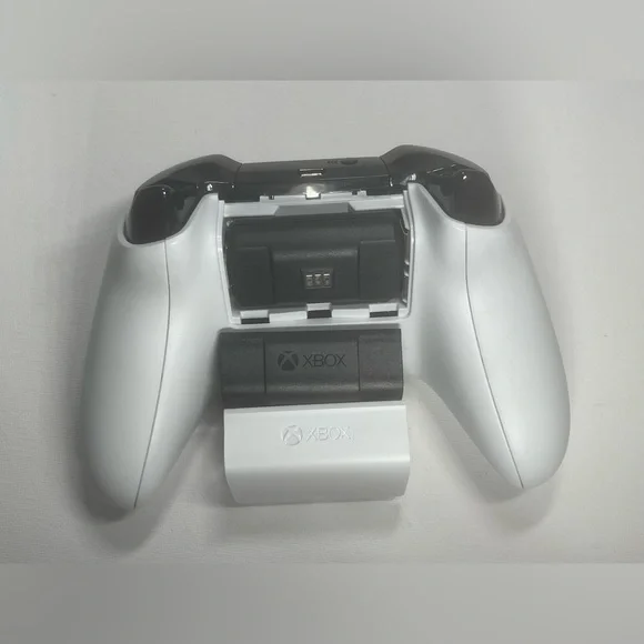 Xbox One and PlayStation 4 Console Bundle with Controllers - White and Black - Picture 3 of 14